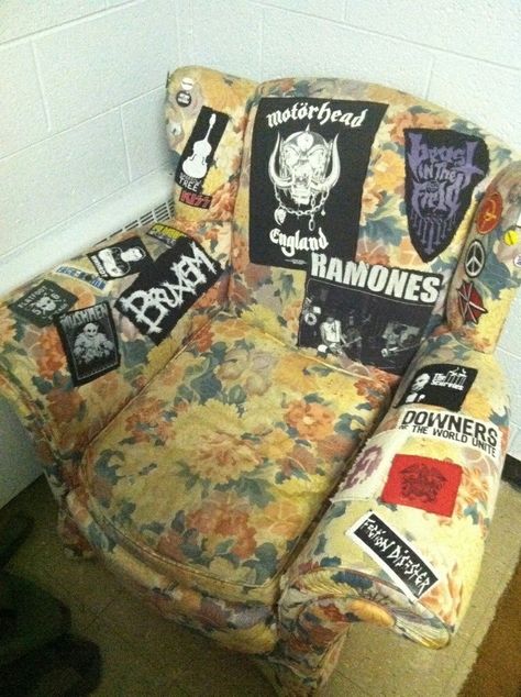 Rock Bedroom, Punk Room, Punk Decor, Floral Armchair, Pretty Punk, Decor Images, Crust Punk, Punk Patches, Room Ideas Bedroom