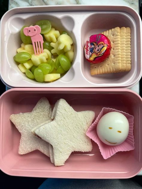 Kids Lunch Box Meals, Preschool Lunch, Lunch Box Idea, Healthy Lunch Snacks, Healthy School Lunches, Makanan Diet, Cute Snacks, Healthy Food Motivation, Lunch Box Recipes