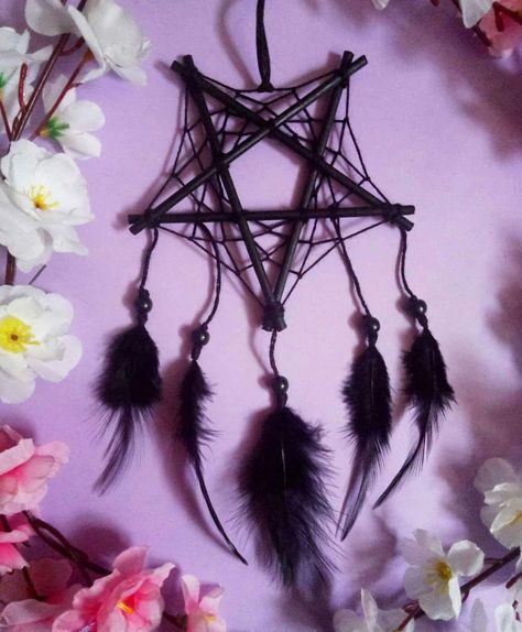 Beautiful 5 piont star dream catcher Star Dream Catcher, Floral Dream Catcher, Atrapasueños Diy, Diy Dream Catcher Tutorial, Dream Catcher Tutorial, Dream Catcher Patterns, Dream Catcher Decor, Wiccan Crafts, Pagan Crafts