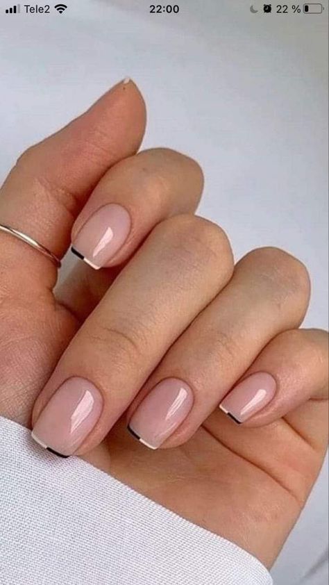 French Colored Tips Nails Square, Short Acrylic Round Nails, Minimalist French Nails, Bandana Nails, Sophisticated Nails, Nagellack Trends, Manicure Nail Designs, Short Gel Nails, Nude Nail Designs