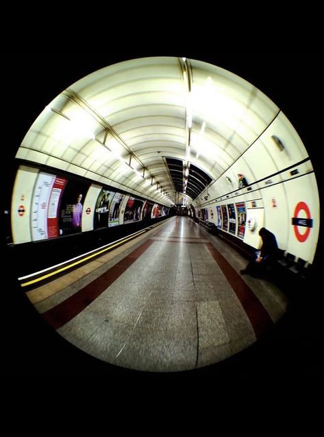 Fisheye Photography, Round Pfp, Travel Instagram Ideas, Circle Collage, Eye Lens, London Pictures, Acid House, Y2k Wallpaper, Fish Eye