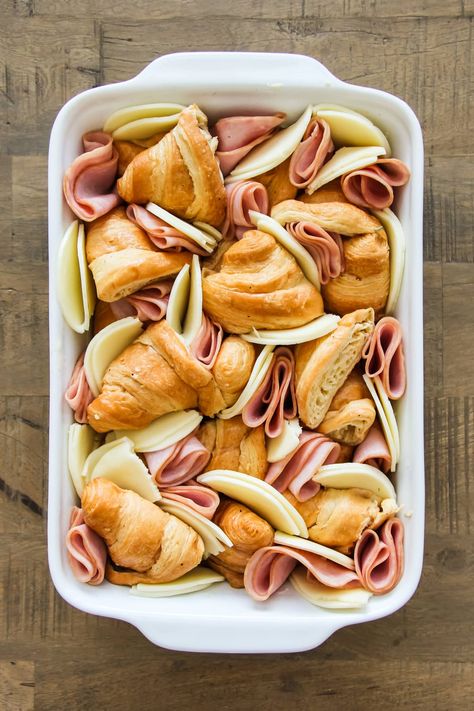 This Ham and Cheese Croissant Breakfast Bake Recipe is SO flavourful and delicious. Easy to make and ready in about 1 hour, 30 minutes. Perfect for holiday brunch and special occasions. Special Breakfast Ideas, Breakfast Bake Recipes, Brunch Recipes Easy, Croissant Breakfast Bake, Crossiant Recipes, Holiday Brunch Recipes, Brunch Sides, Breakfast Pie, Ham And Cheese Croissant