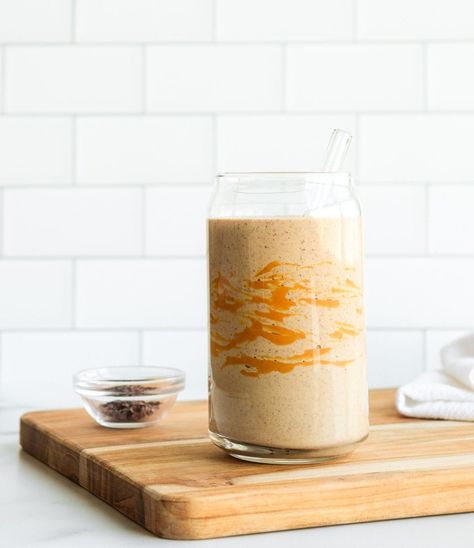 A peanut butter protein smoothie recipe that is a delicious way to begin your day. This Peanut Butter Cacao Nib Smoothie is loaded with superfoods, packed with plant protein, naturally sweetened with fruit, and has the perfect crunch to it, thanks to the cacao nibs. It's the ultimate combination to keep you full, nourished, & energized. Cacao Nibs Smoothie, Peanut Butter Protein Smoothie, Vegan Breakfast Recipes Healthy, Peanutbutter Smoothie Recipes, Vegan Breakfast Recipes Easy, Peanut Butter Milkshake, Healthy Vegan Dinner Recipes, Smoothie Recipes With Yogurt, Smoothie Recipes For Kids