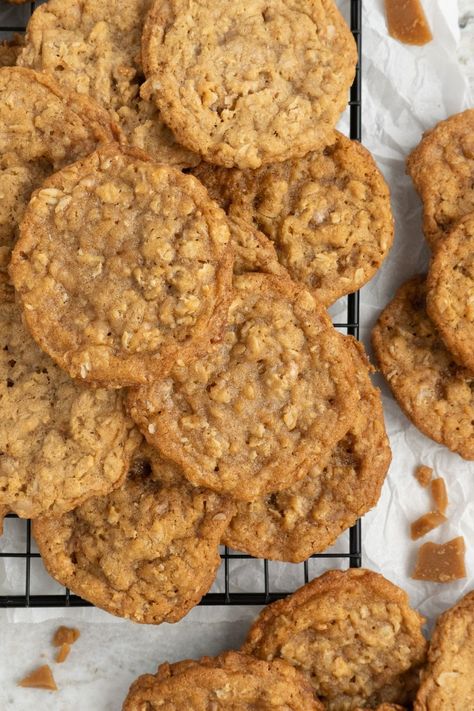 Oatmeal Toffee Bars, Toffee Oatmeal Cookies, Toffee Bits Recipe, Oatmeal Toffee Cookies, Oatmeal Cookies Recipes, Toffee Cookie Recipe, Soft Oatmeal Cookies, Raw Cookie Dough, Homemade Oatmeal