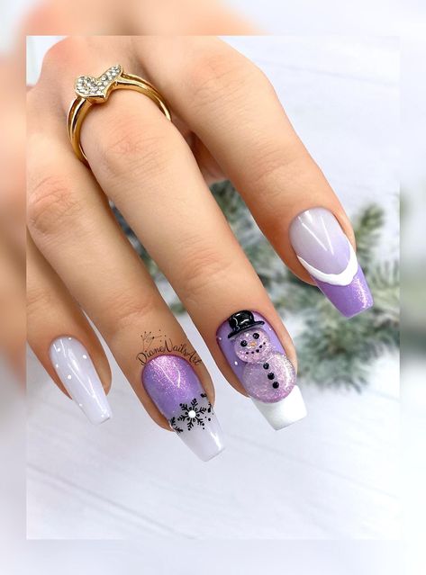 Get your nails holiday-ready with these fun and creative Christmas designs! From minimalistic trees to full-on winter wonderlands, these ideas will make sure your nails are as festive as your outfit. 🌟🎅 #ChristmasNails #DIYNailArt #FestiveNailDesigns Cobalt Blue Nails, Xmas Nail, Christmas Nails Diy, Snowman Nails, Festive Nails, Festive Nail Designs, Xmas Nail Art, Nails Holiday, Holiday Nail Designs