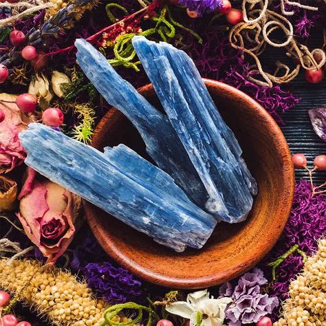 Kyanite - The Crystal of Integrated Awareness - Moon Omens Types Of Balance, Communication Issues, Crow Feather, Third Eye Chakra Stones, High Vibrations, Dream Recall, Waiting In The Wings, Kyanite Crystal, Spiritual Warrior