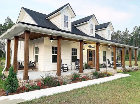 Farmhouse Blueprints, White Exterior Paint Colors, White Farmhouse Exterior, Dream Building, Farmhouse Life, White Exterior Paint, Vintage History, Porch Remodel, Barn Style House Plans