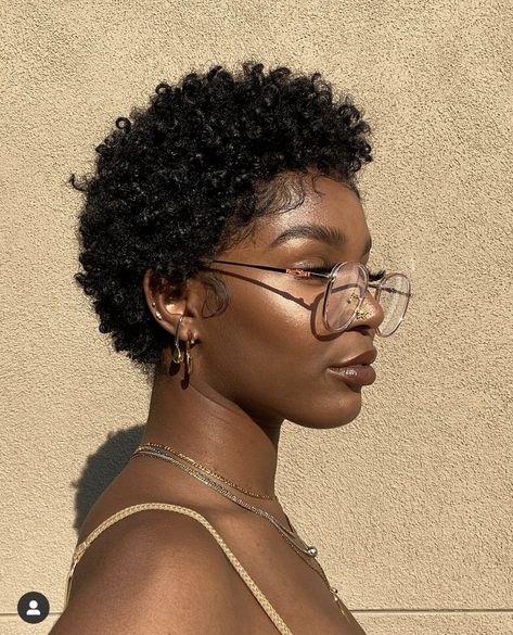 Big Chop Natural Hair, Natural Hair Haircuts, Short Natural Curly Hair, Twa Hairstyles, Natural Hair Cuts, Natural Hair Short Cuts, Short Hair Black, Cute Short Haircuts, Short Haircuts For Women