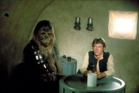 Chewbacca and Han Solo in the cantina Star Wars Episode 4, Han Solo And Chewbacca, Star Wars Character, Star Wars Episode Iv, Classic Star Wars, Star Wars 1977, Star Wars Trilogy, Golden Honey, Original Trilogy