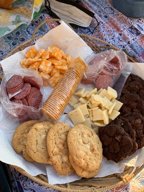 Cute Picnic Sandwiches, Brunch Picnic Food, Cute Picnic Food Ideas, Cute Picnic Food, Picnic Cookies, Picnic Lunch, Picnic Ideas, Picnic Food Ideas, Cold Picnic Foods