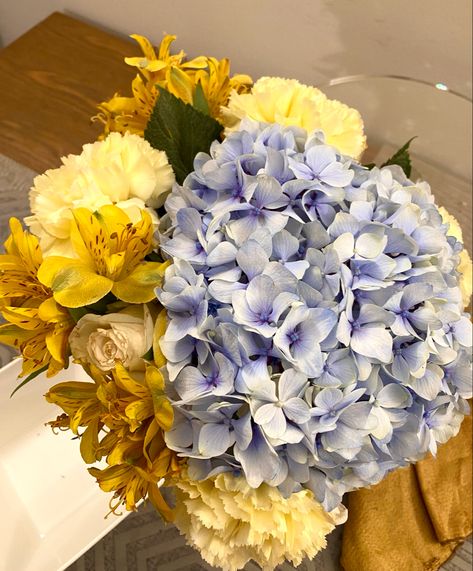 Blue And Light Yellow Aesthetic, Yellow Blue Brown Aesthetic, Blue Yellow Aesthetic, Blue And Yellow Summer Aesthetic, Mellow Aesthetics Blue, Blue And Yellow Aesthetic, Blue And Yellow, Yellow And Blue Flowers Aesthetic, Fae Aesthetic