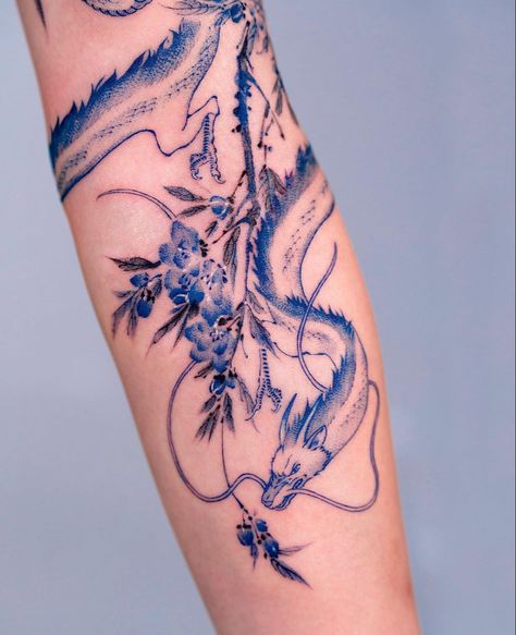 Dragon Tattoo Wrapped Around Arm, Serious Tattoos, Blue Dragon Tattoo, Dragon Manga, Blue Ink Tattoos, Leg Tattoo Ideas, Colour Tattoo For Women, Gothic Tattoos, Avatar Tattoo