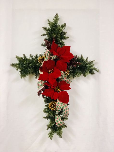 Christmas Flower Arrangements For Graves, Flower Arrangements For Graves, Christmas Picture Quiz, Grave Ideas, Grave Blanket, Pine Wreaths, Floral Design Diy, Cemetery Ideas, Picture Quiz