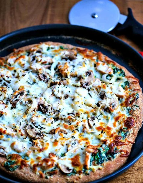 Chicken Florentine Pizza | Life, Love, and Good Food Chicken Florentine Pizza, Chicken Spinach Pizza Recipes, Chicken And Pineapple Pizza, Florentine Pizza, Flatbread Chicken Alfredo Pizza, Flatbread Pizza Bbq Chicken, Pizza Life, Spinach Pizza, Chicken Florentine