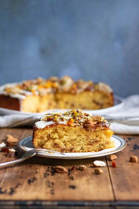 This Dried Apricot Almond Cake is bursting with flavour. The gluten-free cake is covered in an orange and almond drizzle, then topped with almonds, candied seeds and orange zest. The showstopping cake is easy to make and tastes delicious with incredible texture! Apricot Cake Recipe, Dried Apricot Recipes, Apricot Dessert, Veggie Desserts, Cake Recipes Uk, Almond Desserts, Dried Apricot, Apricot Cake, How To Cook Polenta