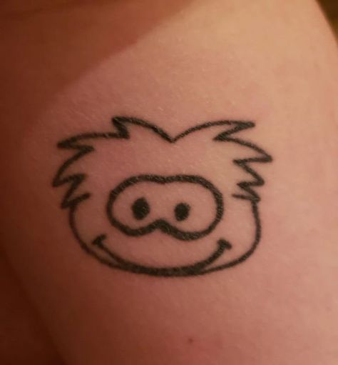 Puffle Tattoo, Puffle Club Penguin, Tattoo Ninja, Punk Tattoo Ideas, Paramore Tattoo, Horrible Tattoos, Emo Tattoos, Master Tattoo, Penguin Tattoo