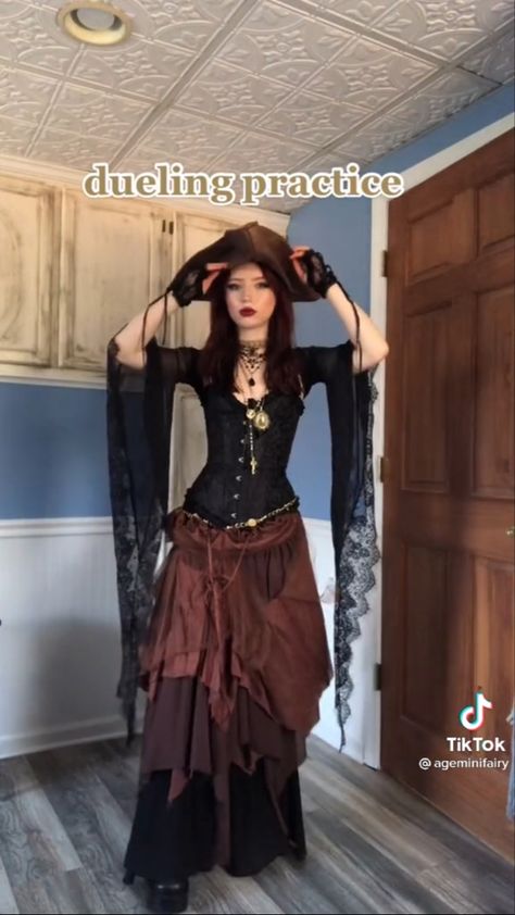 Rave Outfits Diy, Ren Faire Outfits, Pirate Halloween Costumes, Pirate Outfit, 70s Clothing, Fair Outfits, Fest Outfits, Hallowen Costume, Pirate Woman