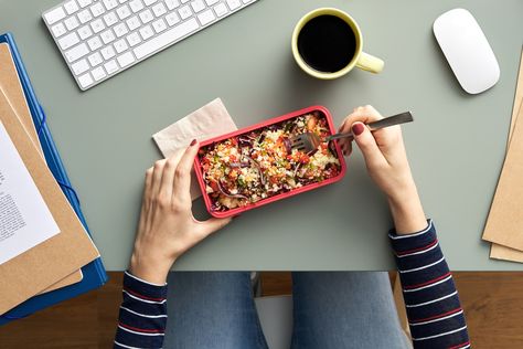 20  Surprising Ways to Instantly Upgrade Your Work Lunch — Tips from The Kitchn Desk Lunch, Chili Bar, Butter Mints, Easy Lunch Boxes, Filled Pasta, Picnic Lunches, Office Lunch, Vegetarian Lunch, Lunch Containers