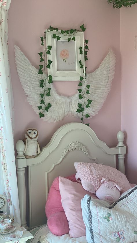 Coquette Carpet Bedroom, Pink Fairycore Bedroom, Angel Room Aesthetic, Angel Room Decor, Dollette Room, 2005 Tattoo, Spring Bedroom Decor, Coquette Lana Del Rey, Fairycore Room