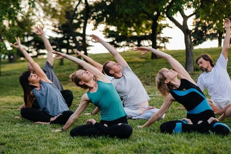 A group of people doing yoga in the park | Premium Photo #Freepik #photo #nature People Doing Yoga, Photo Yoga, Fitness Retreat, Yoga Photoshoot, Yoga Images, Group Yoga, Mental Health Stigma, Work Yoga, Wellness Club