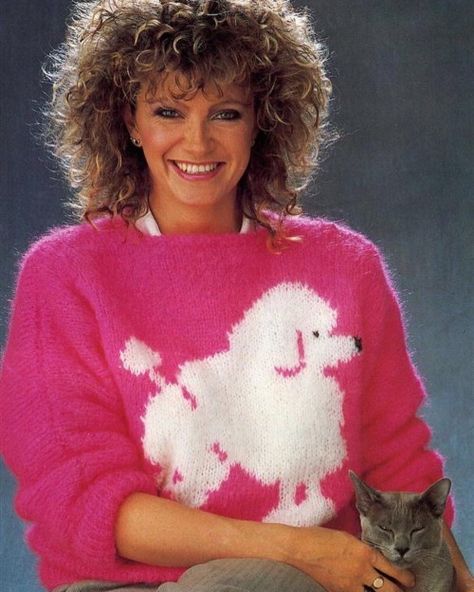 Winter is coming. Knitting inspiration. ”Wit... - 💙 Intarsia Knit Sweater, Poodle Sweater, Vintage Sweater Pattern, Toy Poodle Dog, Knit Mohair Sweater, Knit Tutorial, Intarsia Knitting, Animal Sweater, 80s Sweater