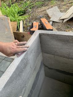 Patio Planter Ideas, Concrete Planter Boxes, Large Concrete Planters, Concrete Patio Ideas, Paint Concrete Patio, Diy Cement Planters, Paint Concrete, Big Planters, Large Outdoor Planters