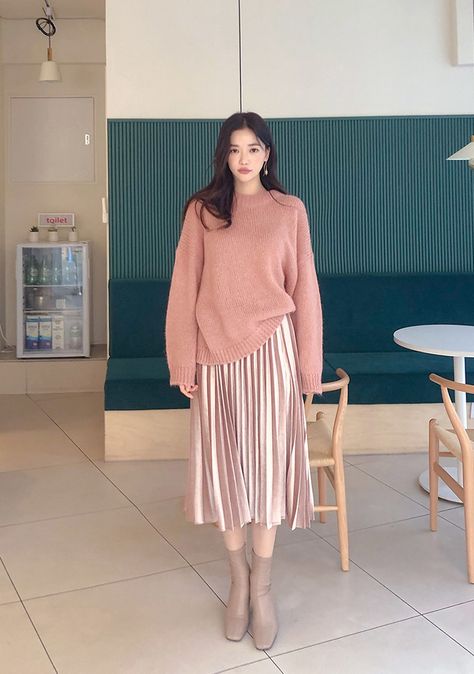 Love Me Tender Round Neck Knit Sweater - CHUU🤍KFashion Brand | Worldwide express shipping Look Rose, Love Me Tender, Modesty Outfits, Modesty Fashion, Korean Fashion Trends, Light Spring, Asian Outfits, Simple Trendy Outfits, K Fashion