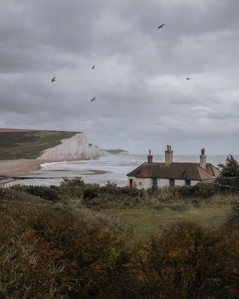 Seven Sisters, Cottage By The Sea, By The Beach, English Countryside, British Isles, Find You, Pretty Places, Small Towns, Beautiful World