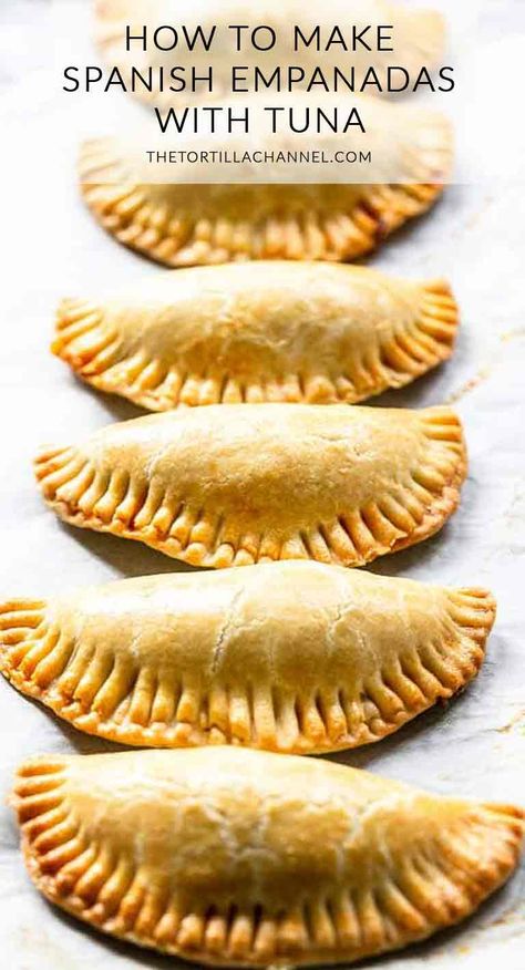 Spanish Empanadas Recipe, Empenada Recipe, Spanish Empanadas, Tortilla Recipes, Spanish Tapas Recipes, Tapas Party, Empanadas Dough, Beef Empanadas, Tapas Recipes