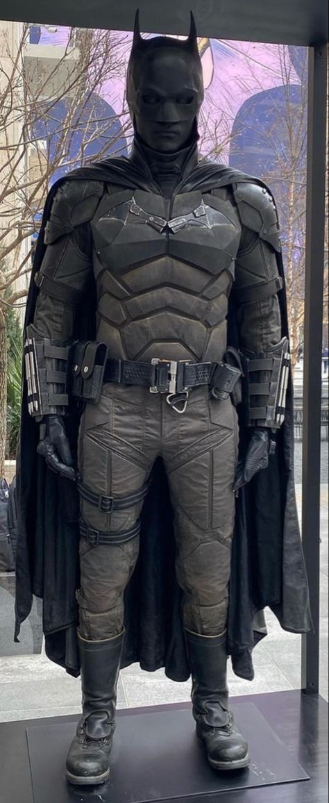 The Batman Costume 2022, Realistic Superhero Costumes, Cosplay Checklist, The Batman Suit, Tactical Batman, The Batman Costume, Jedi Armor, Realistic Costumes, Batman Halloween