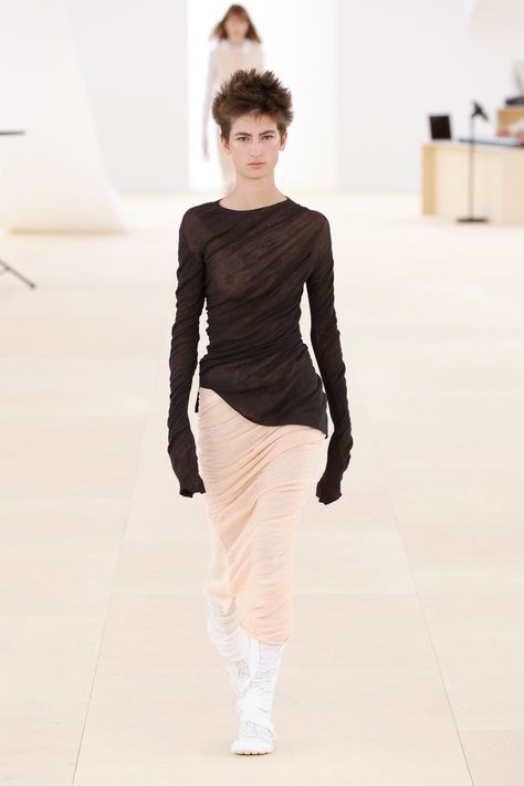 Issey Miyake RTW Spring 2024 [PHOTOS] – WWD Spring Knits, Issey Miyake Women, Spring 2024, Issey Miyake, New Wardrobe, Evening Wear, Spring Summer Fashion, Runway Fashion, Fashion Inspo Outfits