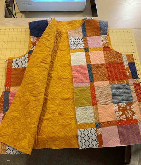 Making A Quilt Coat: Part Two Reversible Quilted Jacket, Quilt Coats For Women, Quilt Coat Pattern Free, Quilted Jacket Pattern Free, Patchwork Garments, Dress Quilt Pattern, Quilt Jacket Pattern, Quilt Coat Pattern, Quilted Garments