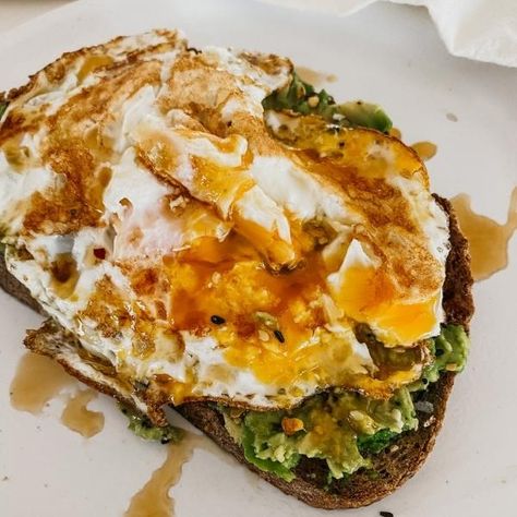 Hot Honey Avocado Toast - Brocc Your Body Hot Honey Breakfast Sandwich, Avocado Toast Hot Honey, Avocado Toast With Hot Honey, Hot Honey Toast, Hot Honey Breakfast, Avocado Toast With Honey, Avocado Toast Recipe Egg, Honey Avocado, Brocc Your Body