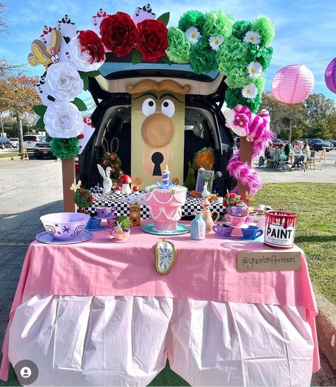 Golf Cart Decorations, Halloween Car Decorations, Trunker Treat Ideas, Halloween Alice In Wonderland, Trunk Or Treat Ideas, Alice In Wonderland Diy, Alice In Wonderland Tea Party Birthday, Halloween Wood Crafts, Baby Play Activities