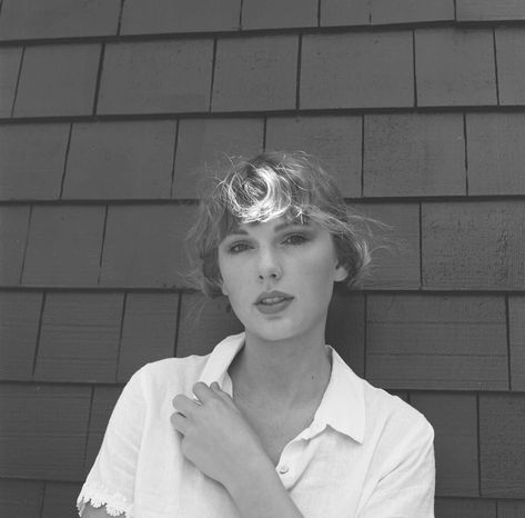 Taylor Folklore, Folklore Era, Taylor Swift Folklore, Taylor Swift, Swift, Black And White, Wall, White, Black