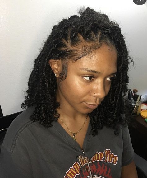 Boho Locs Black Women, Locs Black Women, Easy Hair Up, Curly Faux Locs, Easy Updos For Medium Hair, Office Hairstyles, Boho Locs, Outfit Grunge, Butterfly Locs