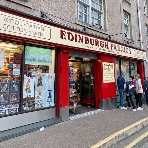 Shopping In Edinburgh, Edinburgh Shopping, Shopping Edinburgh, Edinburgh Shops, Bookstores In Edinburgh, London Souvenirs Gift, Edinburgh Scotland Bookstore, Department Of Magic Edinburgh, London Souvenirs