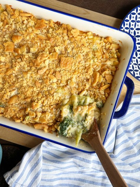 Best Broccoli Casserole Ever, Buttery Broccoli, Broccoli Casserole Easy, Easy Broccoli Casserole, Easy Broccoli, Breakfast Oatmeal Recipes, Holiday Side Dish, Creamed Onions, Holiday Side