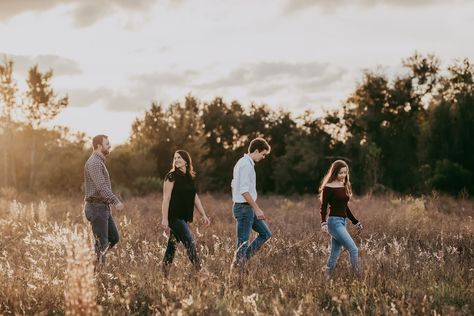 Older Family Photography, Adult Family Poses, Adult Family Photos, Sibling Photography Poses, Sibling Photo Shoots, Extended Family Photography, Big Family Photos, Large Family Photos, Cute Family Photos