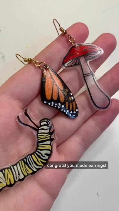 Shrink Earrings Diy, Shrinky Dink Charms, How To Make Shrink Plastic Keychain, Shrink Plastic Halloween Earrings, Shrinky Dink Ideas, Shrink A Dink Keychain, Shrinky Sink Earring, Earring Business, Diy Shrink Plastic Jewelry