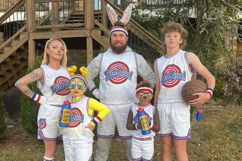 Maci Bookout Channels Space Jam's Toon Squad with Husband Taylor and Her Three Kids on Halloween: 'Killed It' Space Jam Family Halloween Costume, Tune Squad Costume, Toon Squad, Maci Bookout, Spencer Pratt, Epic Halloween Costumes, 14th Wedding Anniversary, Matching Costumes, Pose For The Camera