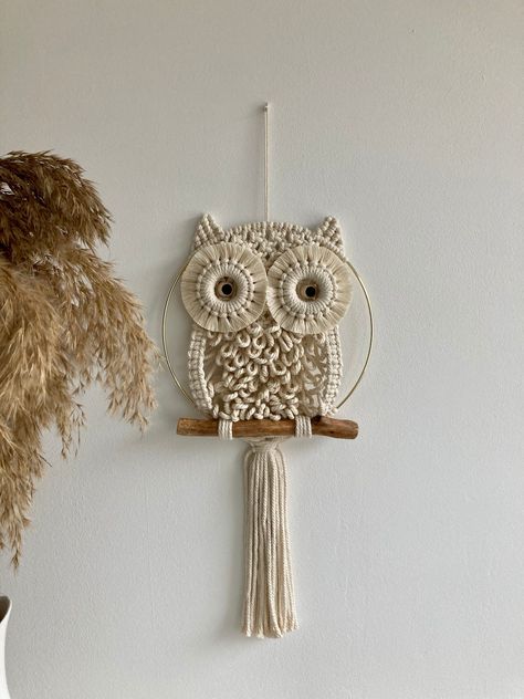 Macrame White Owl Wall Hanging Baby Room Boho Macrame Wall - Etsy 562 Macrame Owl Tutorial, Baby Room Boho, Macrame Wall Hanging Decor, Owl Dream Catcher, Owl Tutorial, Boho Baby Room, Positive Wall Art, Owl Wall Hanging, Owl Images