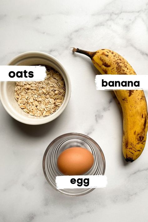 These healthy 3 Ingredient Banana Oat Pancakes are so easy to make for breakfast. All you need is a blender, oats, banana and an egg! Banana Egg Oat Pancakes, Banana Pancakes For Baby, Three Ingredient Pancakes, Oatmeal Pancakes Easy, Easy Banana Pancake Recipe, Pancake Banane, Banana Egg Pancakes, Oat Pancake Recipe, Oatmeal And Eggs