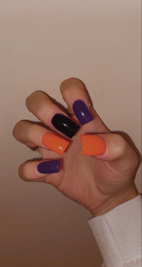 purple black orange nails halloween Black Orange Purple Halloween Nails, Halloween Color Nails Acrylic, Halloween Nails Plain, Purple Orange Nails Halloween, Purple Black Orange Nails, Orange Purple Halloween Nails, Purple Orange And Black Nails, Black And Orange Nails Fall, Black Purple Orange Nails