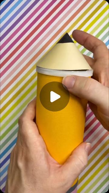 Timm Sevitz on Instagram: "Easy Back To School Art DIY Giant Pencil Craft ✏️

Back to school just got a whole lot more fun with this DIY Giant Pencil craft! All you need is an empty Pringles can (or any long round can), construction paper or cardstock, scissors, tape, and a marker to create a playful pencil that’s perfect for getting kids excited about the new school year!

Whether you’re a teacher looking to add some flair to your classroom, a parent wanting a creative way to wrap a gift for your favorite art teacher, or just someone who loves fun crafts, this project is quick, easy, and oh-so-cute! This would be a fun craft activity to get kids excited about going back to school!

#backtoschool #easycrafts #diycraft #craftymoms #kidsactivities" Diy Giant Pencil, Diy Pringles Can Crafts, Pencil Craft, Piggy Bank Diy, Giant Pencil, Wrap A Gift, Pencil Crafts, Pringles Can, Back To School Art