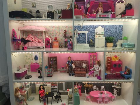 Barbie house made from Expedit shelves Barbie Garage, Barbie House Bookshelf, Barbie Doll Collection Room, Barbie’s Closet, Diy Barbie House Cube Shelf, Barbie Storage, Cube Shelf Barbie House, Barbie Organization, Dollhouse Decorating