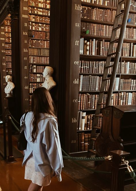 Trinity College Dublin, Life Vision Board, Trinity College, City Break, Ireland Travel, Belfast, Photography Inspo, Dark Academia, Dublin