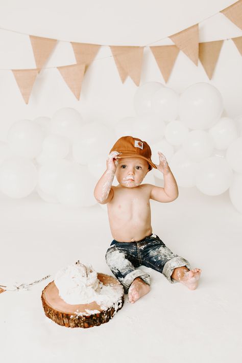 One year old shoot First Birthday session Cake smash Boy Birthday Pictures, Boys First Birthday Cake, Boys First Birthday Party Ideas, 1st Birthday Pictures, 1st Birthday Photoshoot, Smash Cake Boy, First Birthday Pictures, One Year Birthday, 1st Birthday Cake Smash