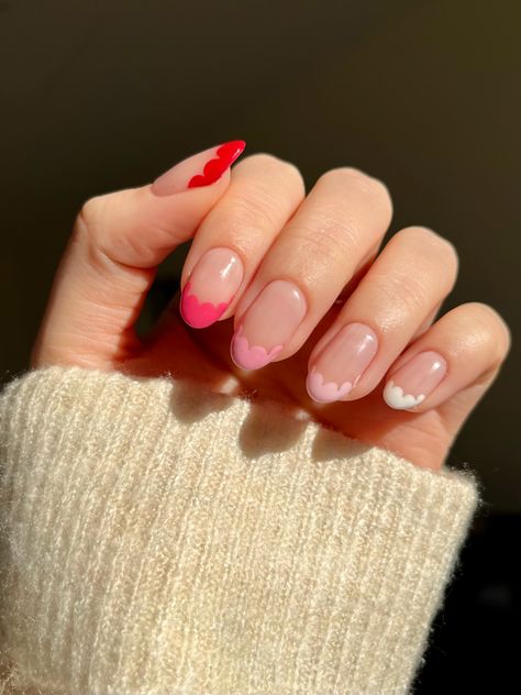 Scallop Nail Art, Scalloped French Tip Nails, Scalloped French Nails, Scallop French Tip Nails, Scalloped Nail Art, Valentines Nails Easy Simple, Scallop Nails, Valentine French Tip Nails, Scalloped Nails