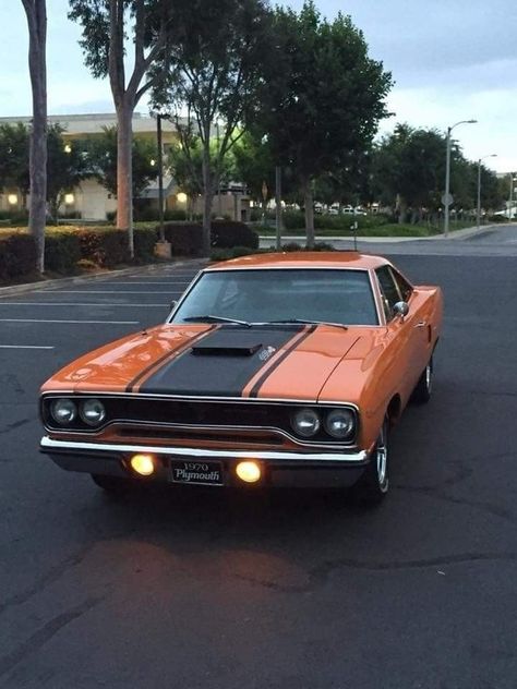 1970 Plymouth Roadrunner, Dodge Brothers, Plymouth Muscle Cars, Plymouth Cars, Plymouth Gtx, Old Muscle Cars, Car Tips, Dodge Muscle Cars, Mopar Cars